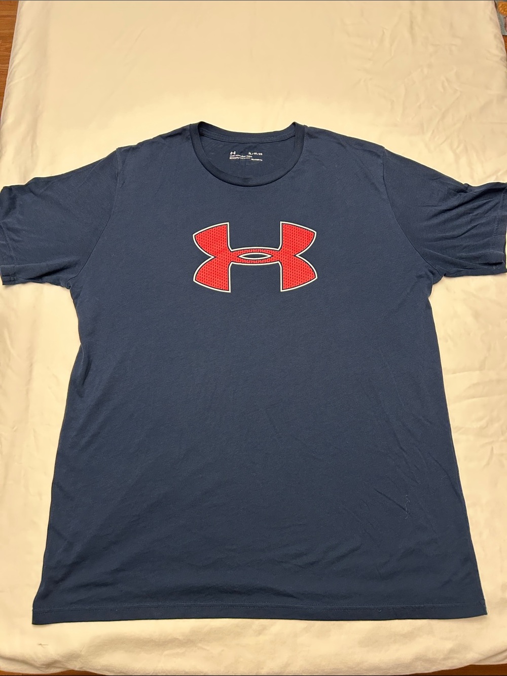 Under Armour Men’s Navy Short Sleeve Tee with Red Logo